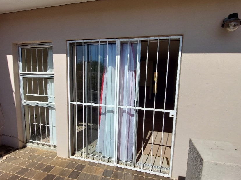 2 Bedroom Property for Sale in Langenhovenpark Free State